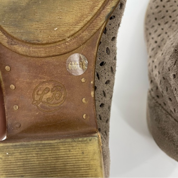 Lucky Brand Suede Bergyn Laser Cut Taupe Ankle Boot 6M Almond Toe Stacked Heel - Picture 7 of 12